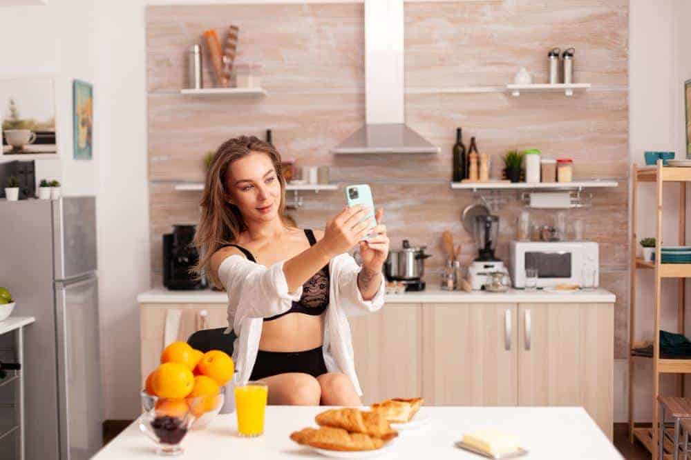 5 reasons why Snapchat is not safe for sexting
