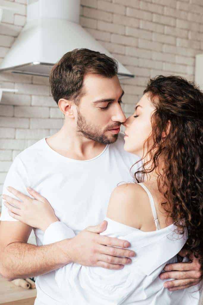How to satisfy a man in bed