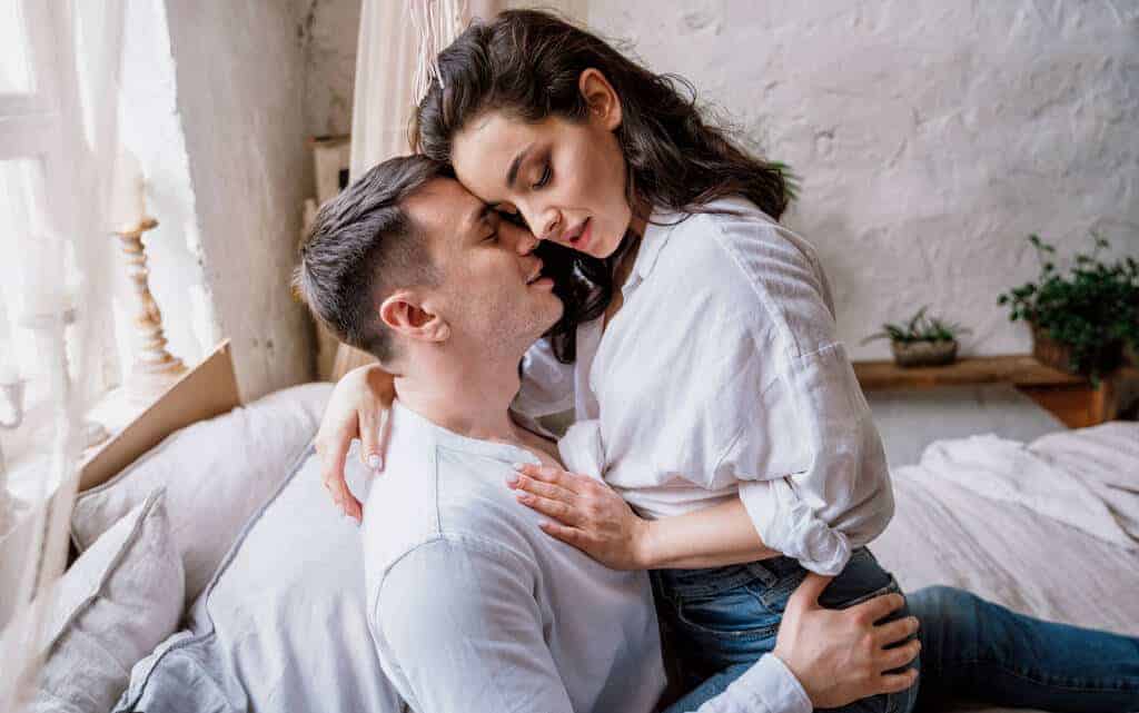 How to satisfy a man in bed