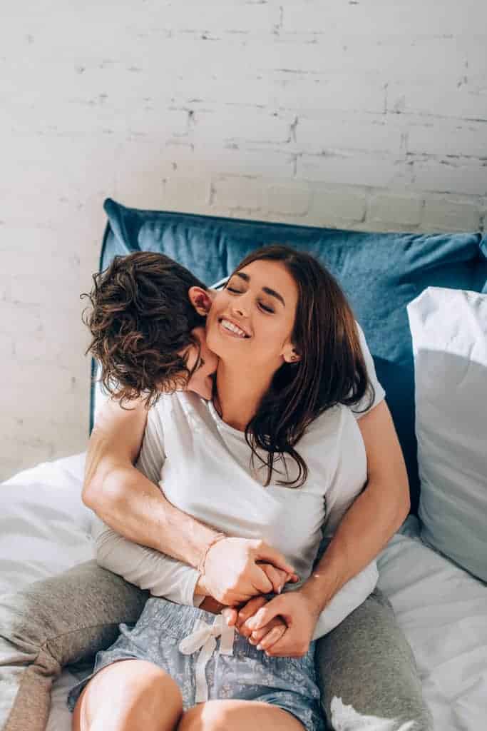 How to satisfy a man in bed