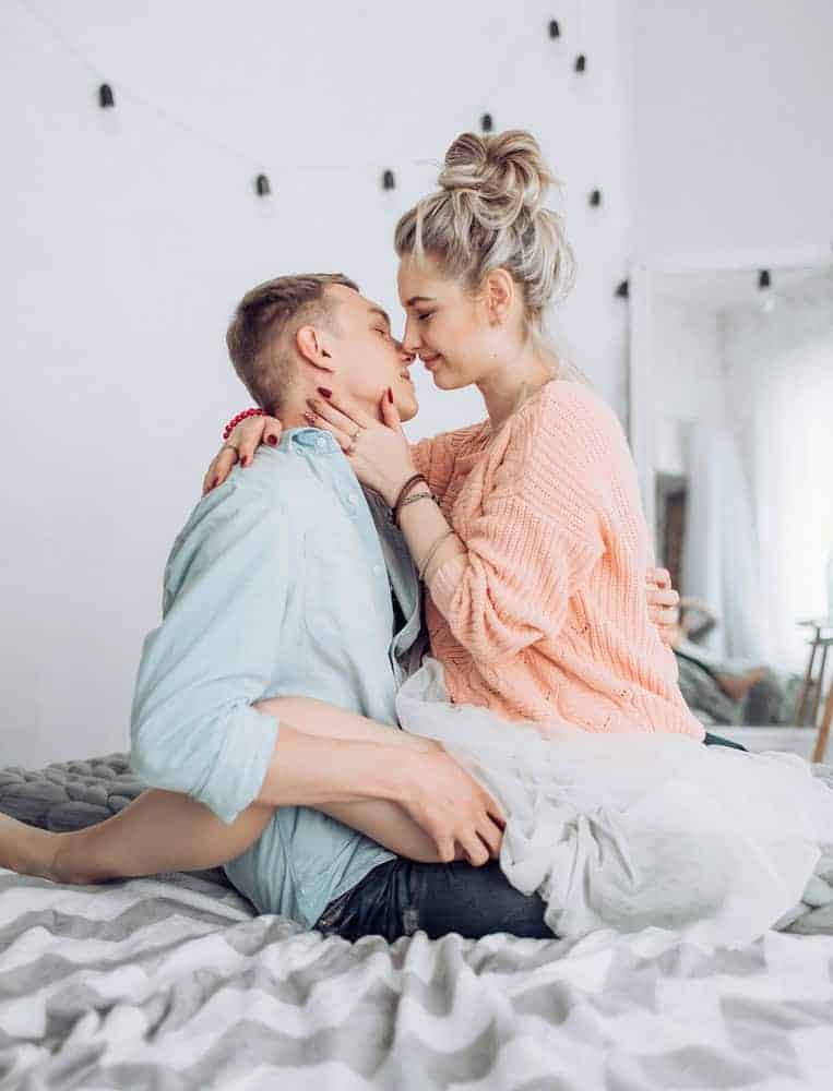 Average amount of times per week married couples make love