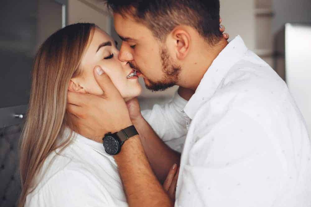 benefits of kissing in a relationship