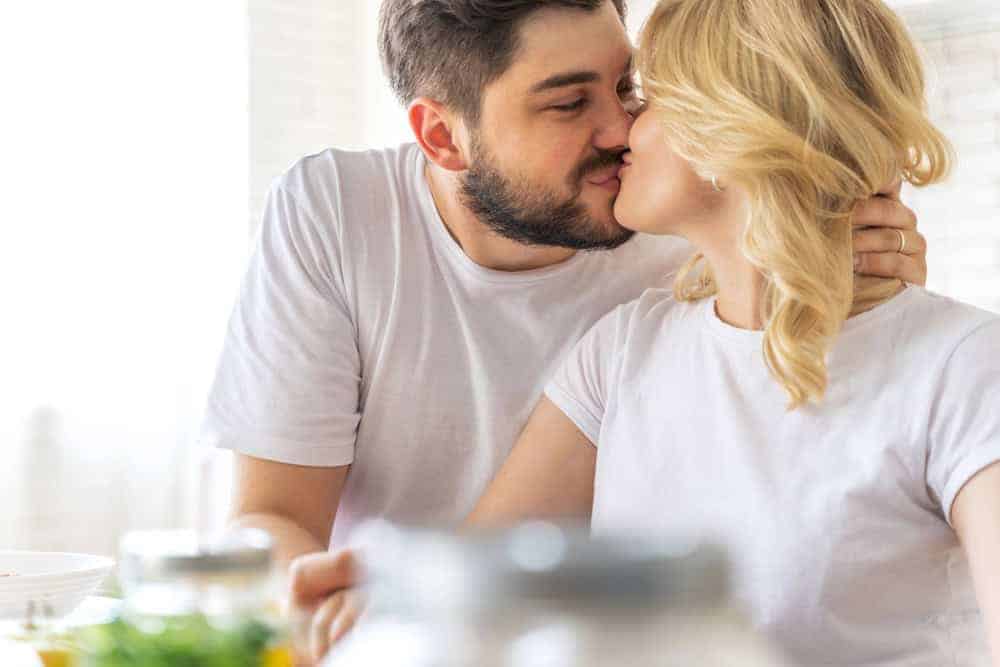 benefits of kissing in a relationship