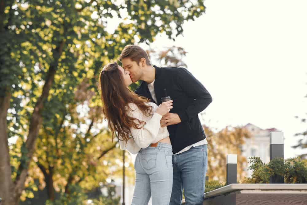 benefits of kissing in a relationship
