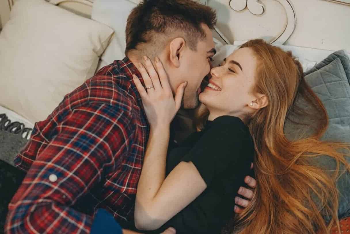 benefits of cuddling with your partner every day